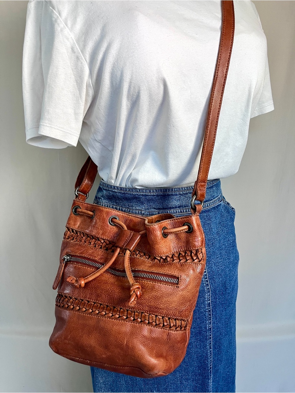 Vilenca Holland Leather Braided Bucket Crossbody Bag Cognac Boho